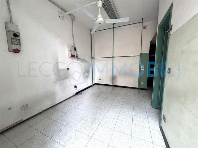 IL NEGOZIO FRONTE STRADA Lecco