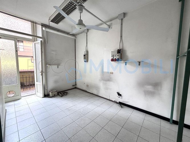 IL NEGOZIO FRONTE STRADA Lecco