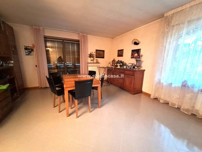 VILLA SINGOLA DI AMPIA METRATURA! Oltre il Colle