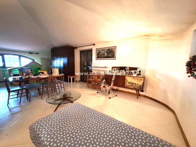 VILLA SINGOLA DI AMPIA METRATURA! Oltre il Colle