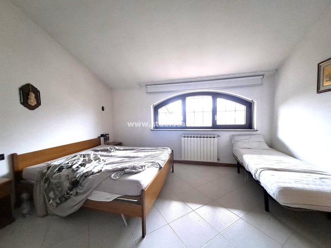 VILLA SINGOLA DI AMPIA METRATURA! Oltre il Colle