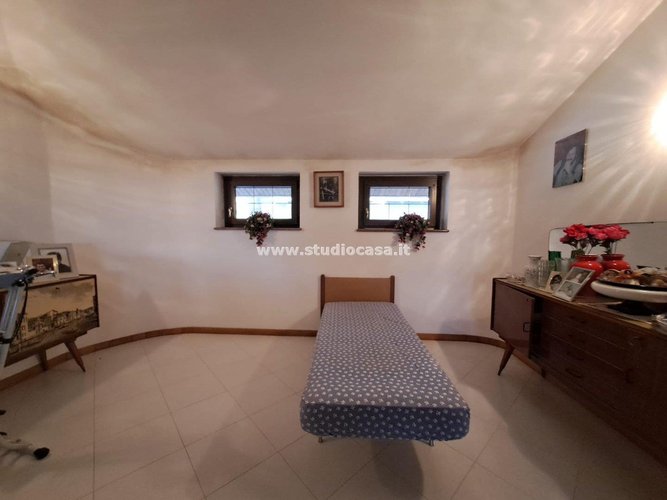 VILLA SINGOLA DI AMPIA METRATURA! Oltre il Colle