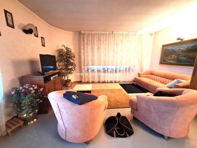 VILLA SINGOLA DI AMPIA METRATURA! Oltre il Colle