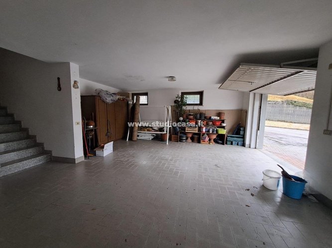 VILLA SINGOLA DI AMPIA METRATURA! Oltre il Colle