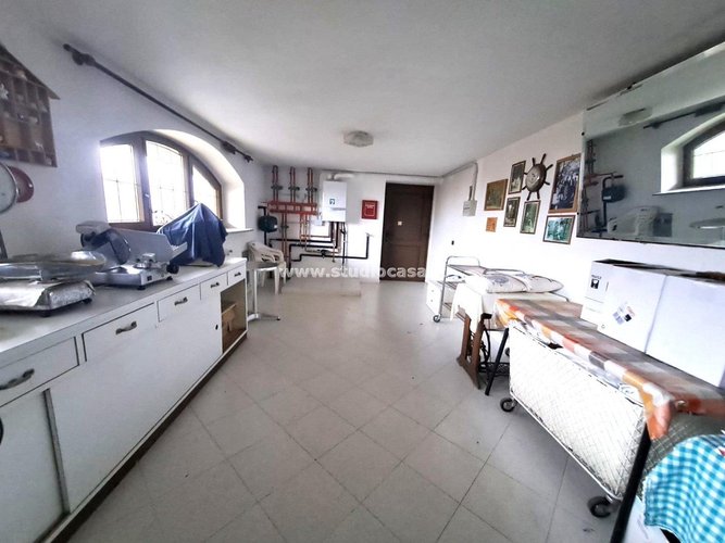 VILLA SINGOLA DI AMPIA METRATURA! Oltre il Colle