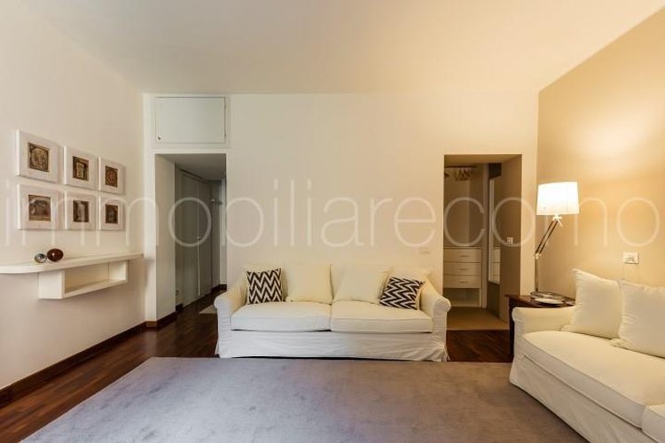 COMO, Citta' adiacenze Duomo Como