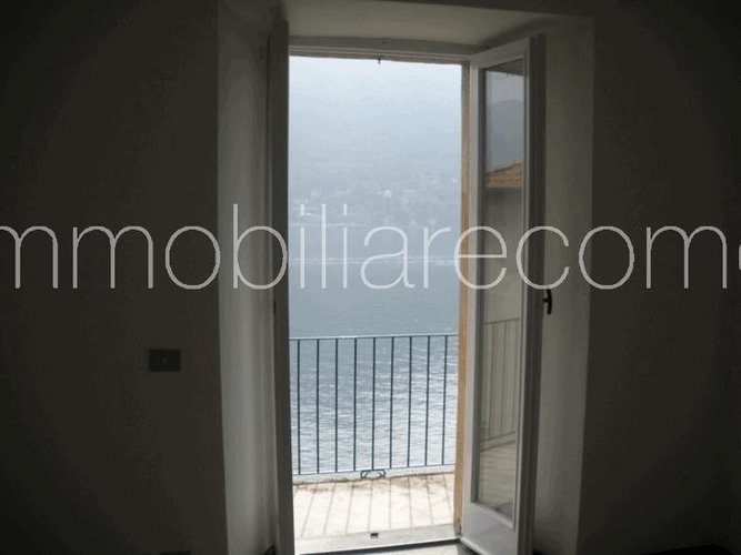 MOLTRASIO fronte lago Moltrasio