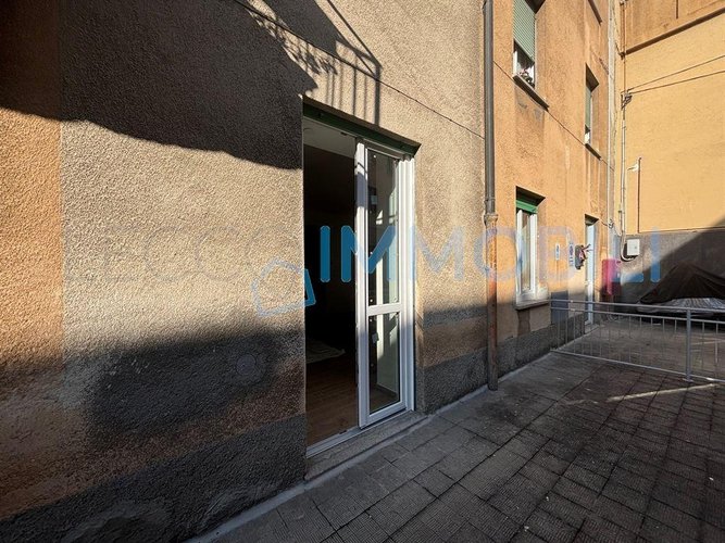 LECCO VIA PARTIGIANI - PIANO TERRA - TRILOCALE CON AMPIO TERRAZZO E POSTO AUTO SCOPERTO Lecco