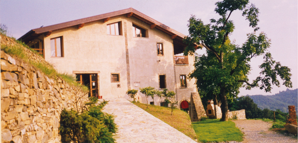 CASCINA PADRONALE SUL COLLE DELLA MADONNA DELLA CASTAGNA Bergamo