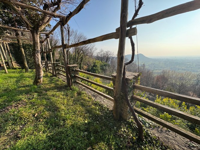 CASCINA PADRONALE SUL COLLE DELLA MADONNA DELLA CASTAGNA Bergamo