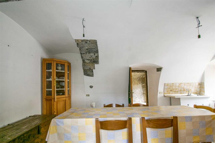 Zogno Endenna, porzione di casa ristrutturata con terrazzo e box auto Zogno