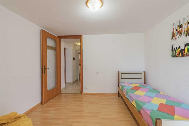 Zogno Endenna, porzione di casa ristrutturata con terrazzo e box auto Zogno