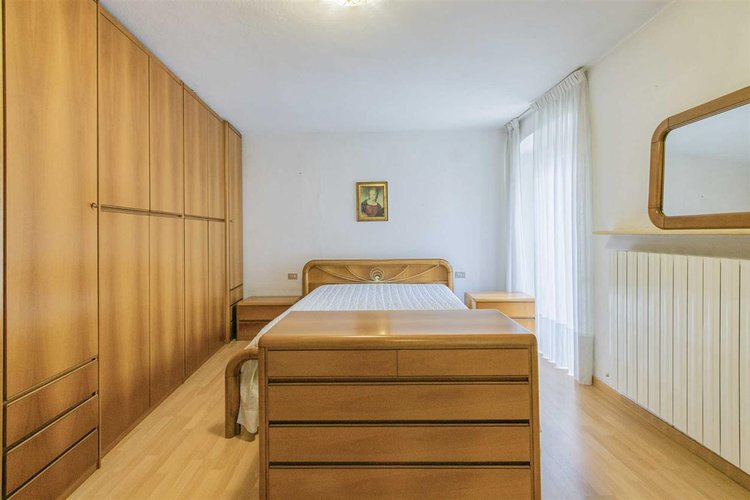 Zogno Endenna, porzione di casa ristrutturata con terrazzo e box auto Zogno