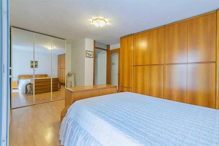 Zogno Endenna, porzione di casa ristrutturata con terrazzo e box auto Zogno