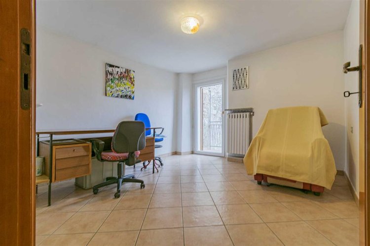 Zogno Endenna, porzione di casa ristrutturata con terrazzo e box auto Zogno