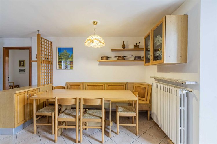 Zogno Endenna, porzione di casa ristrutturata con terrazzo e box auto Zogno