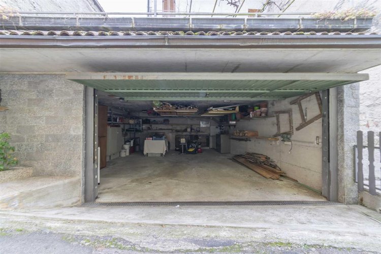 Zogno Endenna, porzione di casa ristrutturata con terrazzo e box auto Zogno