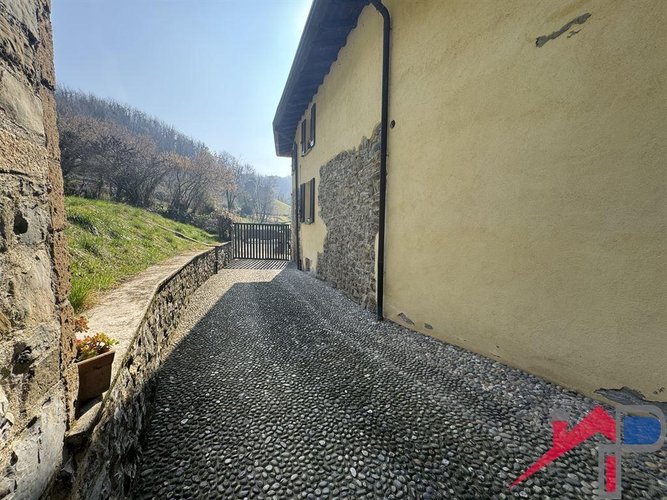 Incantevole Casa Indipendente con  Giardino Caprino Bergamasco