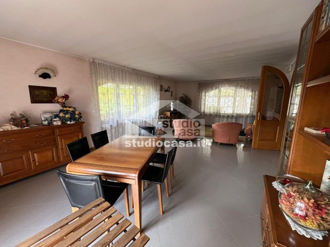 VILLA SINGOLA DI AMPIA METRATURA! Oltre il Colle