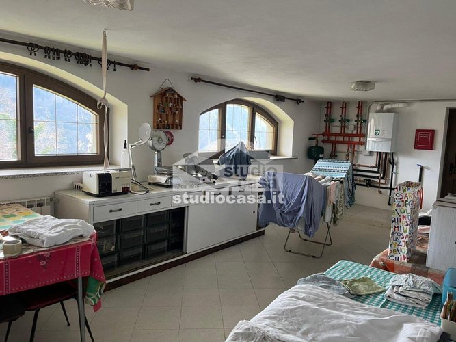 VILLA SINGOLA DI AMPIA METRATURA! Oltre il Colle