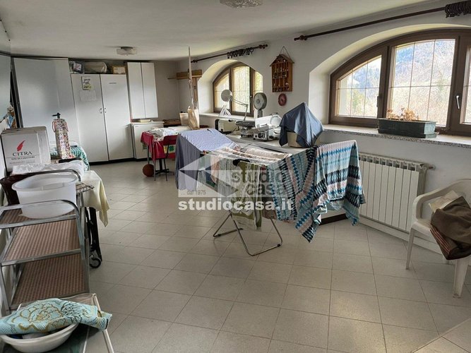 VILLA SINGOLA DI AMPIA METRATURA! Oltre il Colle