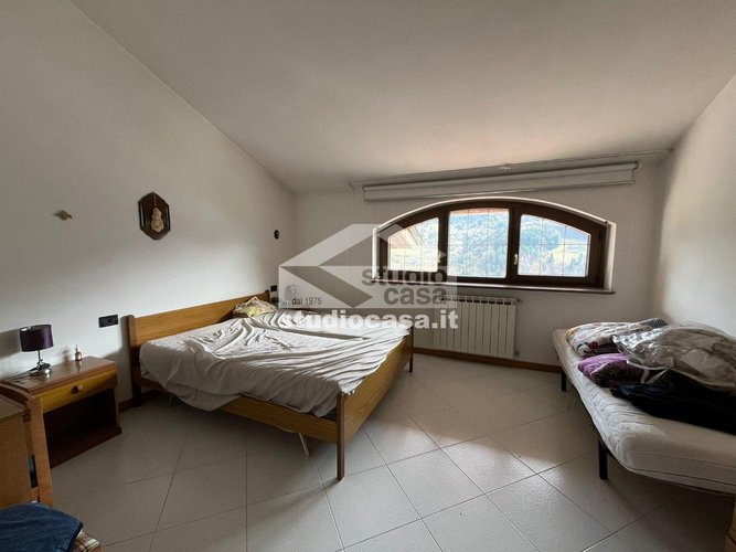 VILLA SINGOLA DI AMPIA METRATURA! Oltre il Colle