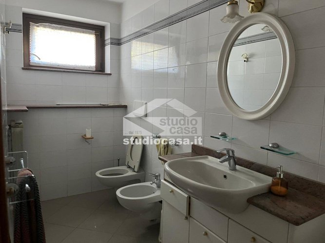 VILLA SINGOLA DI AMPIA METRATURA! Oltre il Colle