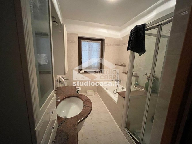 VILLA SINGOLA DI AMPIA METRATURA! Oltre il Colle