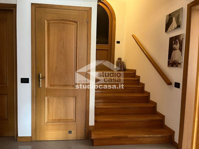 VILLA SINGOLA DI AMPIA METRATURA! Oltre il Colle