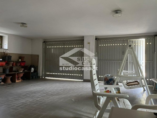 VILLA SINGOLA DI AMPIA METRATURA! Oltre il Colle