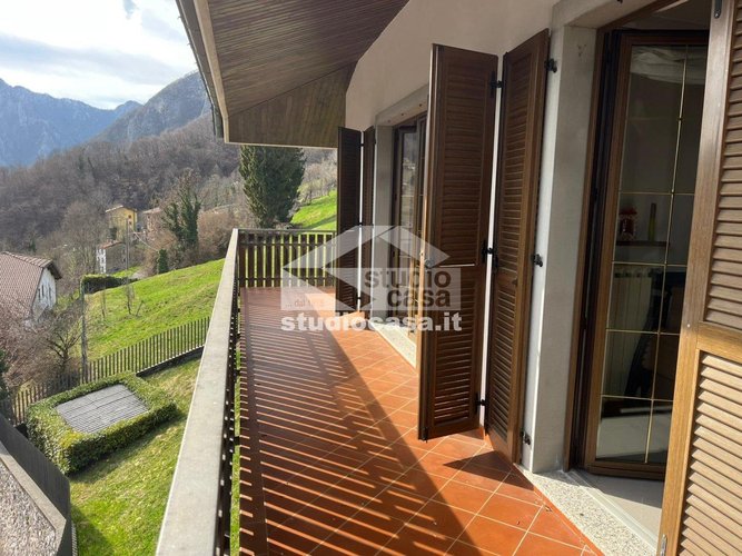 VILLA SINGOLA DI AMPIA METRATURA! Oltre il Colle