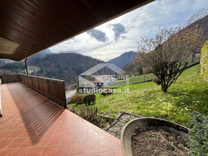 VILLA SINGOLA DI AMPIA METRATURA! Oltre il Colle