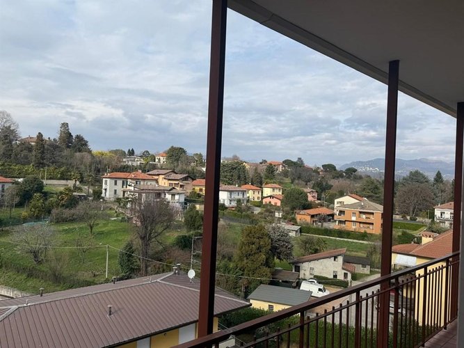 APPARTAMENTO PANORAMICO ULTIMO PIANO CON ASCENSORE Villa Guardia