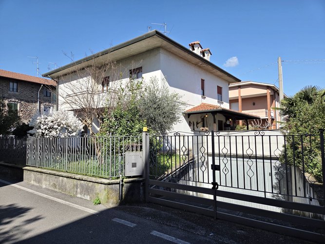 QUADRILOCALE PIANO TERRA CON GIARDINO