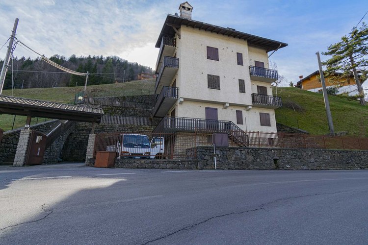 Oltre il Colle, grazioso trilocale con camino e posto auto Oltre il Colle