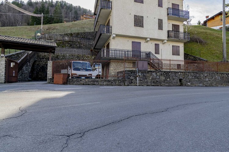 Oltre il Colle, grazioso trilocale con camino e posto auto Oltre il Colle