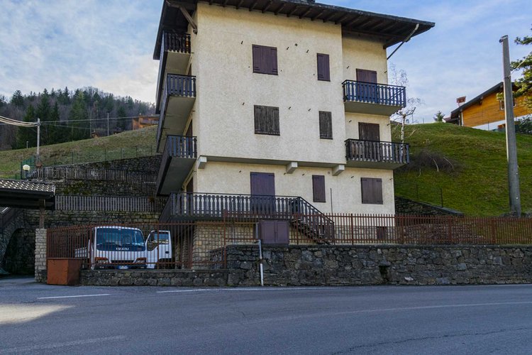 Oltre il Colle, grazioso trilocale con camino e posto auto Oltre il Colle