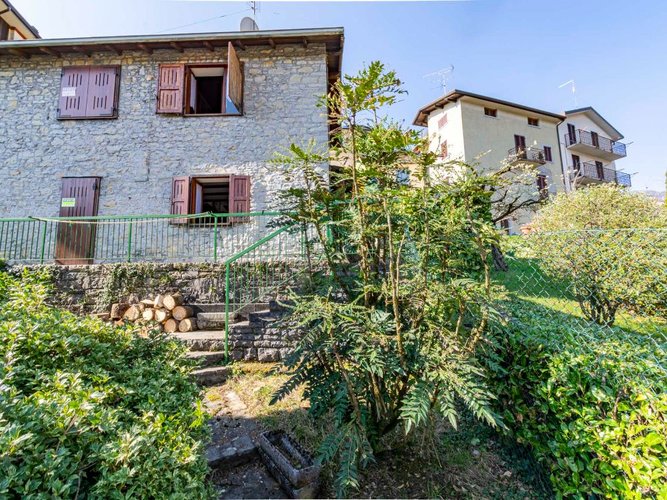 Rota Imagna, imperdibile casetta in pietra con giardino privato Rota d'Imagna