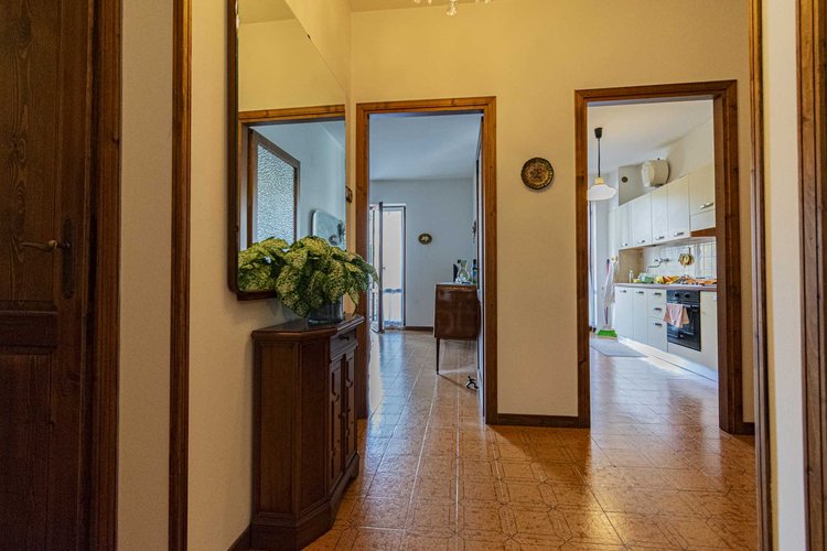Oltre il Colle, grazioso trilocale con camino e posto auto Oltre il Colle