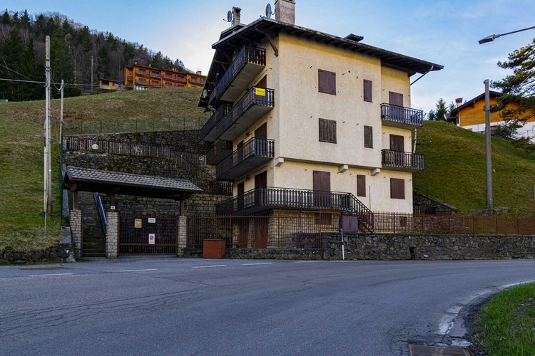 Oltre il Colle, grazioso trilocale con camino e posto auto Oltre il Colle