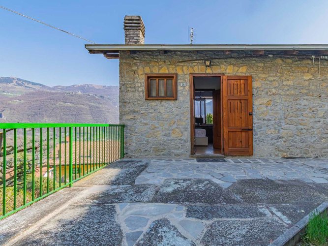 Rota Imagna, imperdibile casetta in pietra con giardino privato Rota d'Imagna