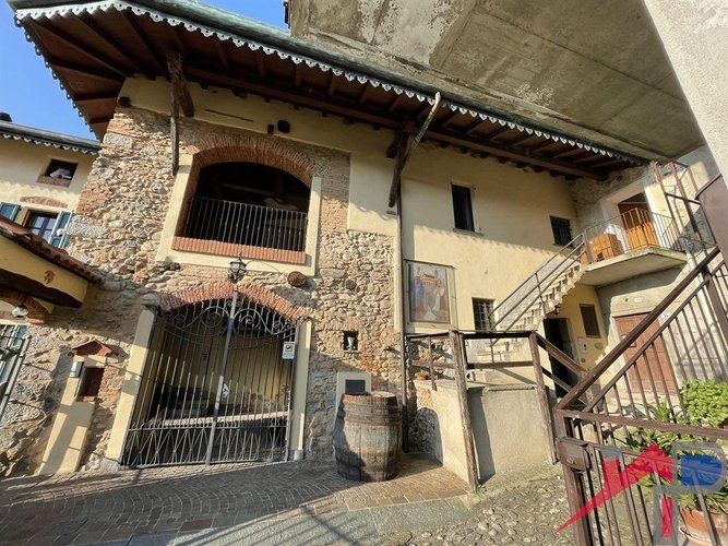 BRIVIO- Terratetto al rustico