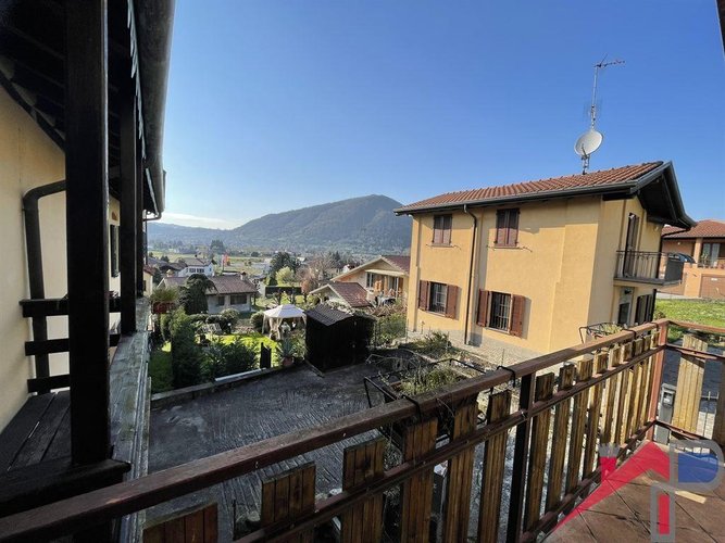 BRIVIO- Terratetto al rustico Brivio