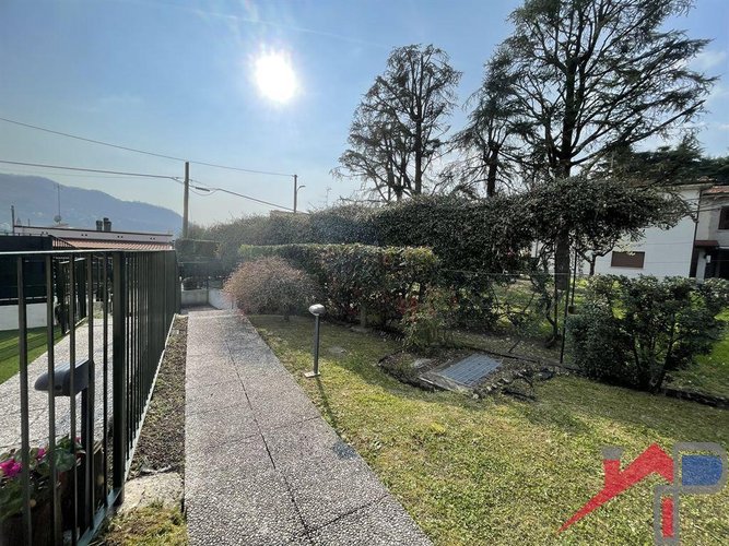 Trilocale con giardino privato Caprino Bergamasco