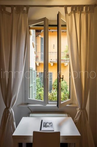 COMO, Citta' adiacenze Duomo Como