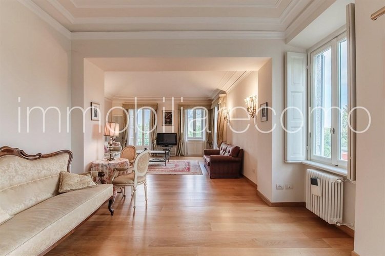 In villa d’epoca con parco Como