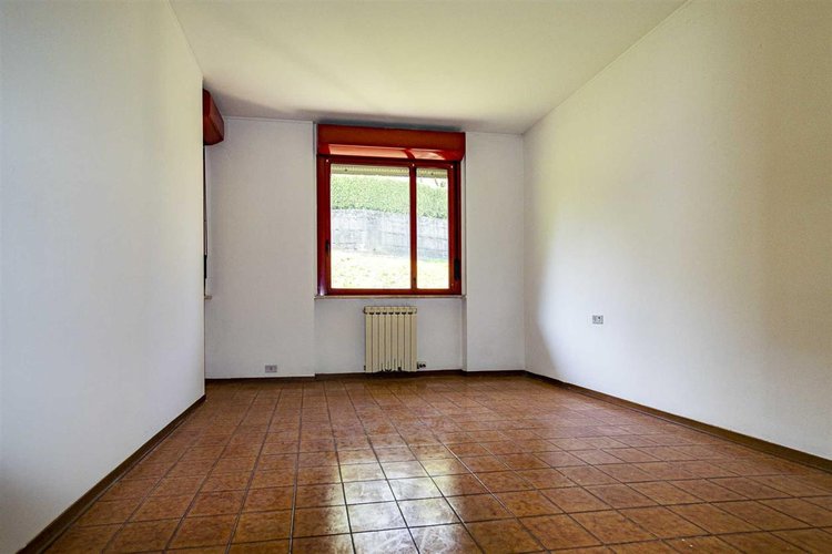 Valbrembila trilocale con box Val Brembilla -