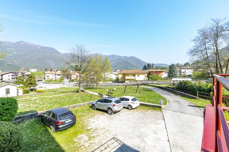 Valbrembila trilocale con box Val Brembilla -