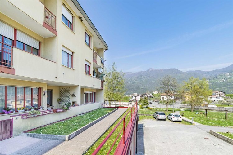 Valbrembila trilocale con box Val Brembilla -