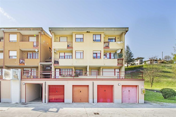 Valbrembila trilocale con box Val Brembilla -